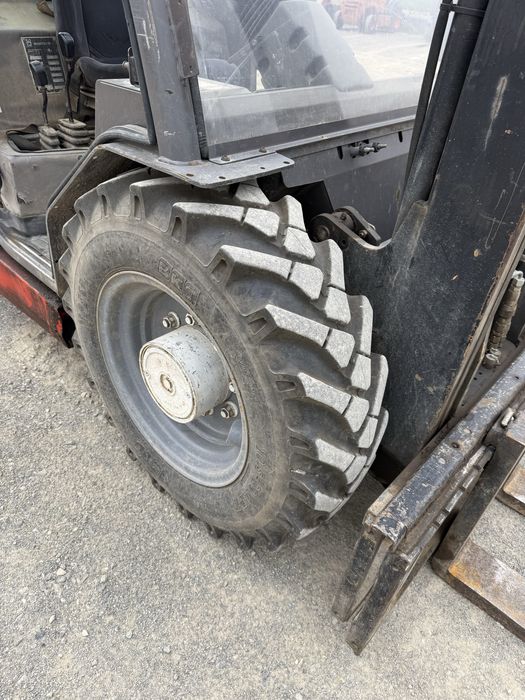 De vanzare stivuitor pentru  teren accidentat