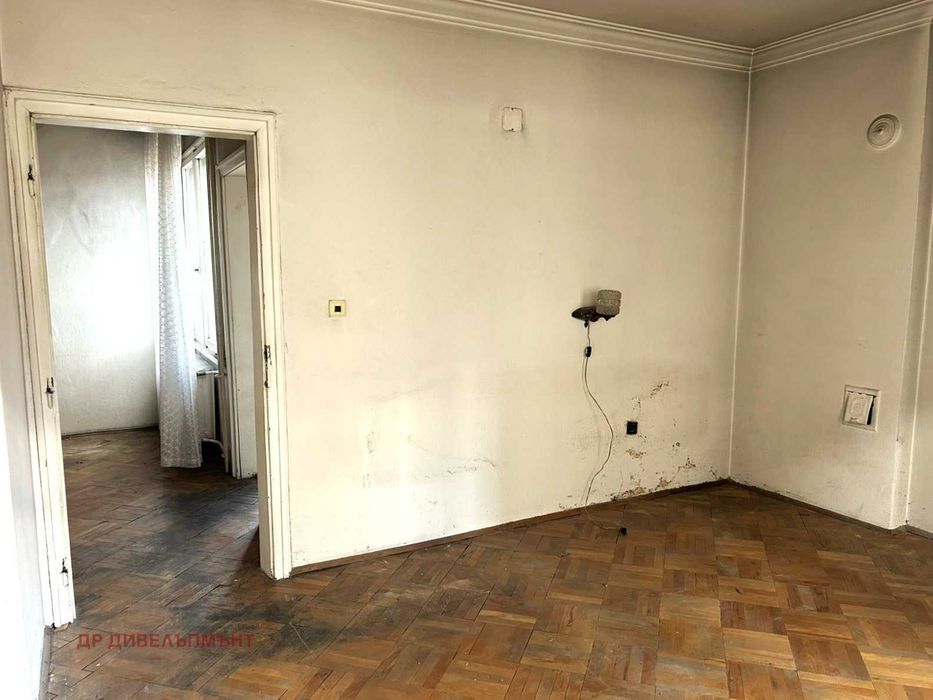 Продава се Тристаен апартамент в София, Център - 94 кв.м за 2978 €/кв.м - Снимка #7