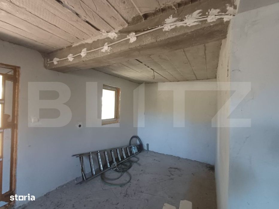 Casa cu beci si etaj,  teren aferent de 16000 mp, situata in Arcani