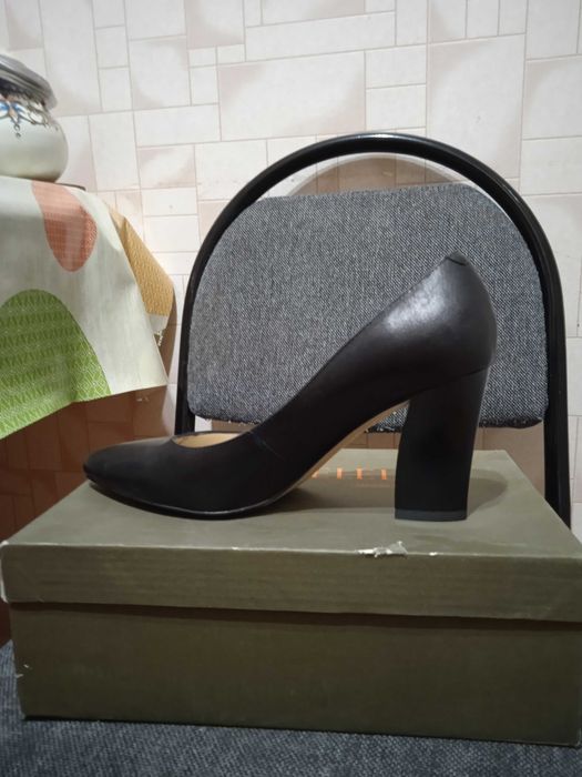 Черные женские туфли