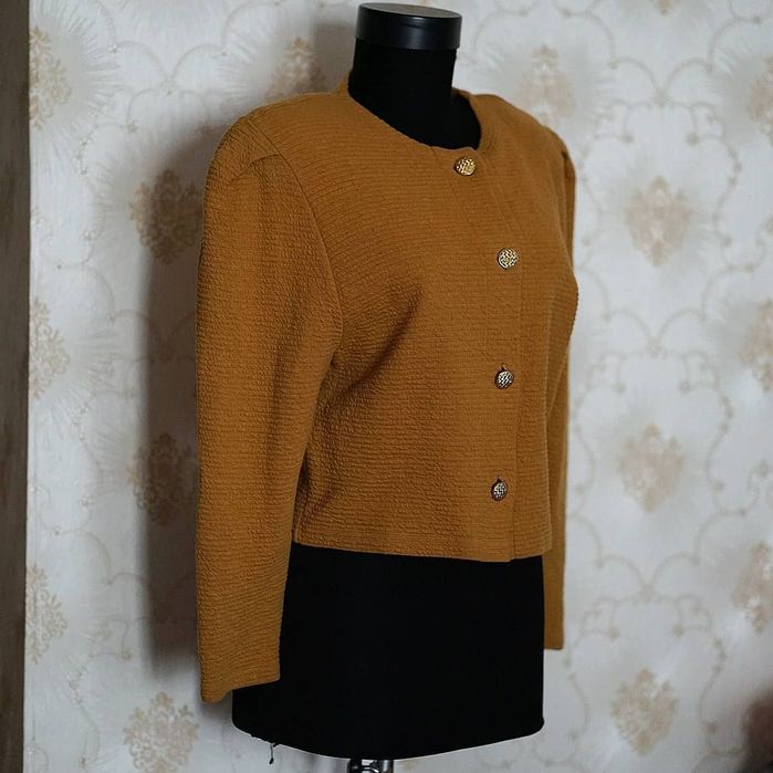 Sacou cu nasturi aurii