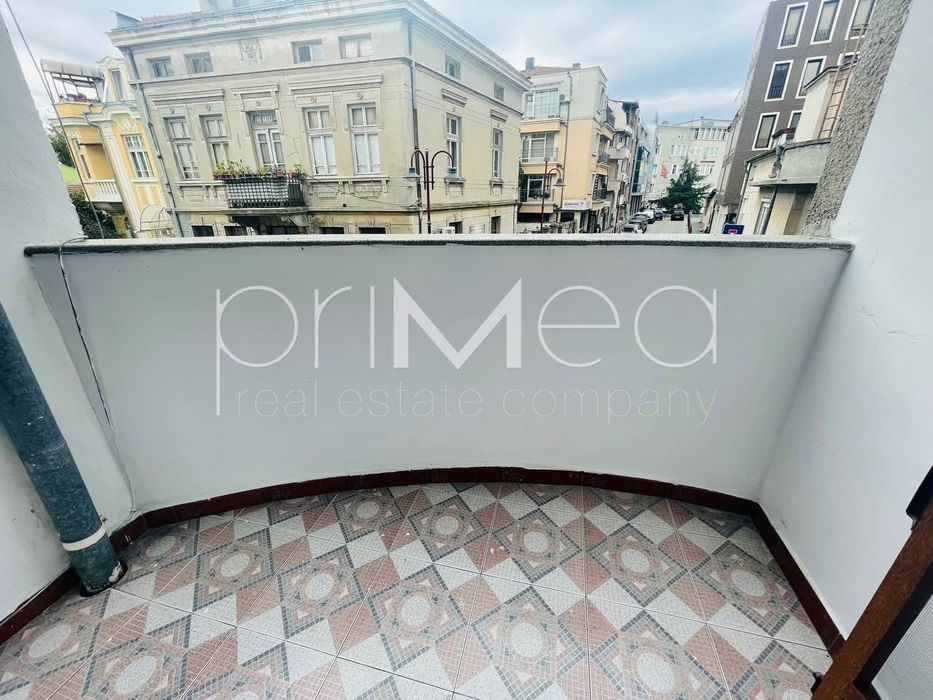 Дава се под наем Многостаен апартамент в Бургас, Център - 140 кв.м за 797.64 € - Снимка #3