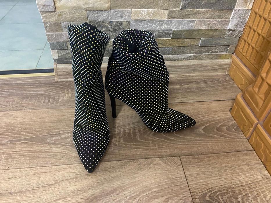 Botine cu toc elegante