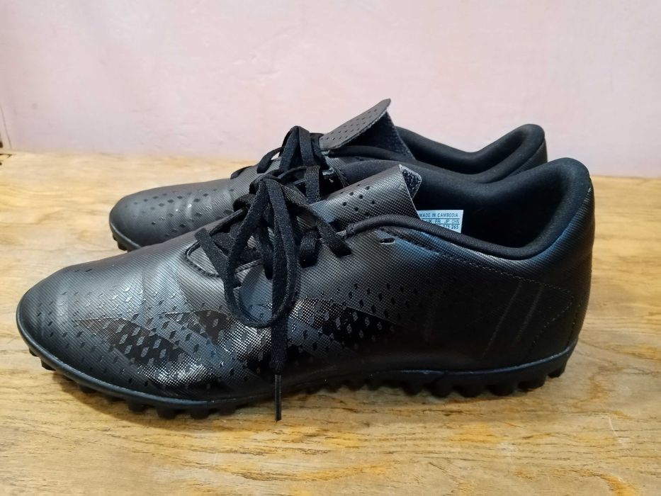 ADIDAS Predator, Оригинални Футболни обувки, стелка - 27 см.