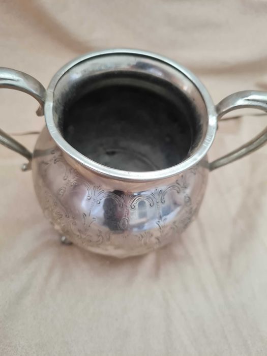 Продавам старинна купичка