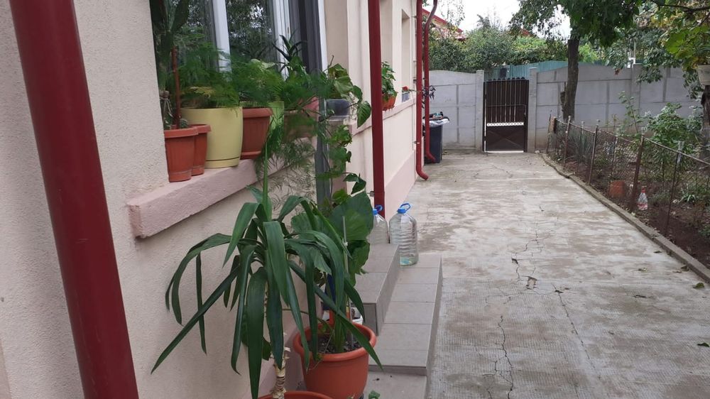 Casa cu 3 camere ,bucătărie ,baie ,teren  la 8,5 km de Selgros  Craiova