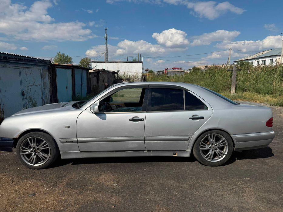 Продам мерс 210 2.3