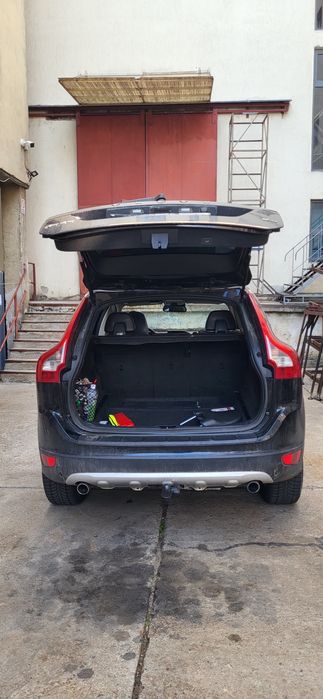 Volvo Xc 60 R -Dising 2011 cu cutia avariata.
