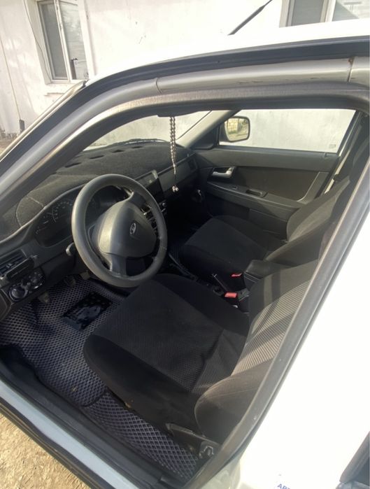 приора машина хэчбек