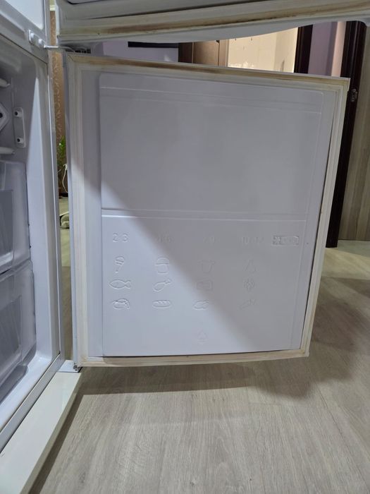 Холодильник Indesit