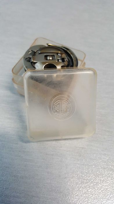 Продавам нов немски грайфер за домашна шевна машина Науман (Nauman)