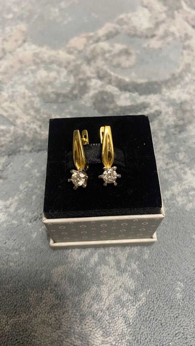 Золотые кольцо и серьги с бриллиантами