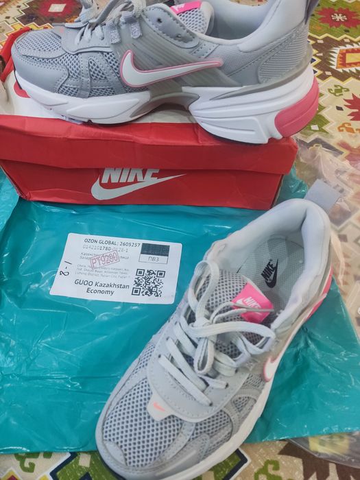 Кроссовки Nike, размер 40