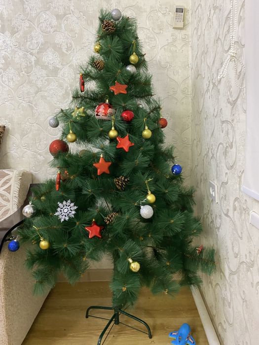 ёлка с игрушками