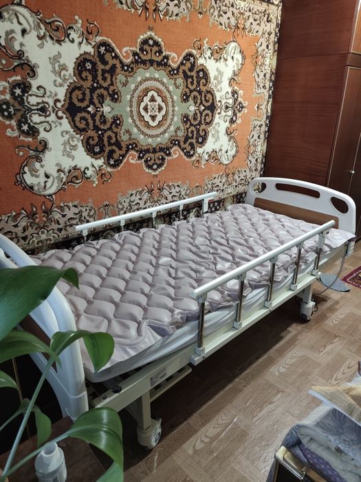 Медицинская кровать