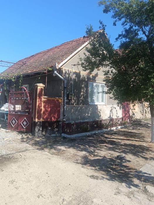 Vând casa sat Somosches comuna cermei jud Arad