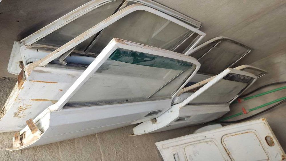 Продаю кузовные от 2107 и 2106 детали