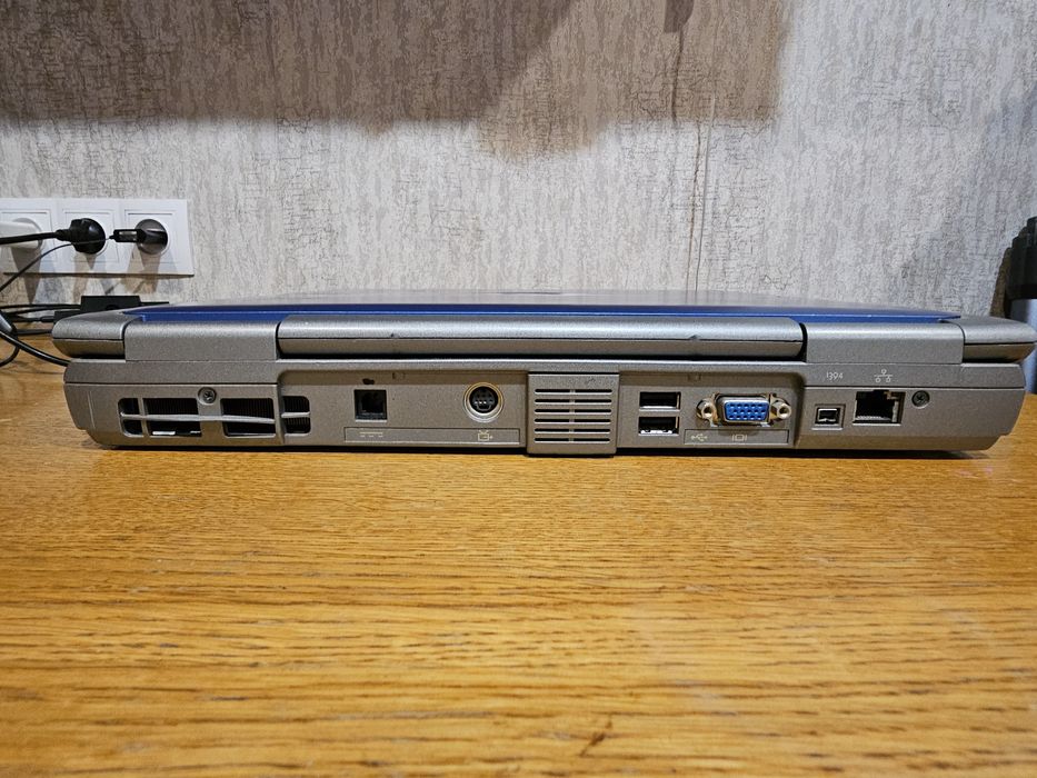 Продам старенький ноутбук