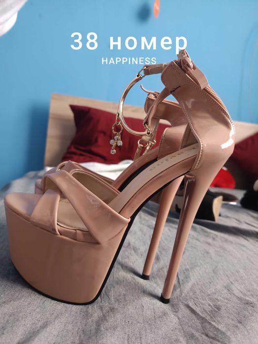 Продавам токчета за жени носени са по 1.2 пъти нови са