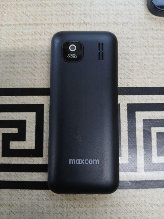 Vand telefon pe butoane pentru seniori