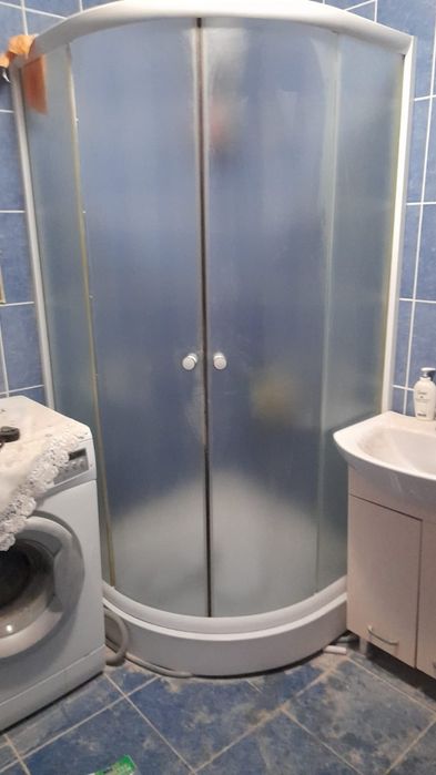 Cabina de duș pe colt ,semirotunda