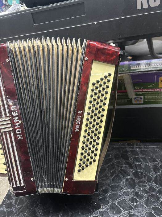 Acordeon Hohner Verdi 2 cu 80 de basi in vergea
