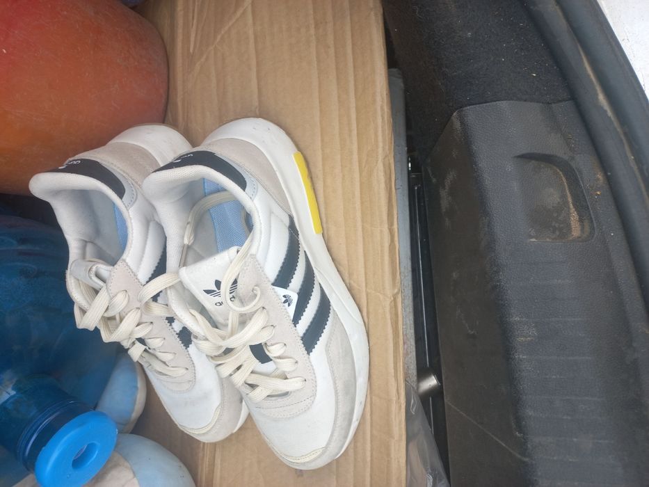 Продам кросовки adidas