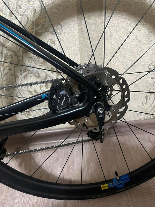 Шоссейный велосипед GIANT Defy Advanced