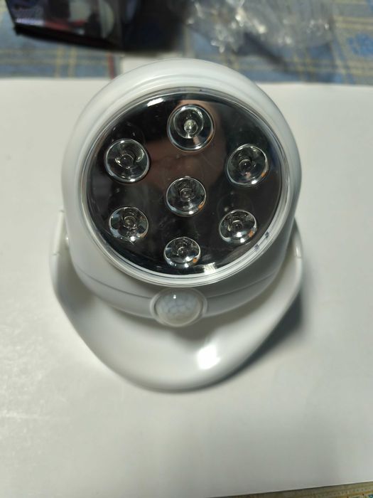 Lampa fara fir cu senzor de miscare