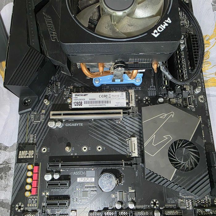 Материнская плата GigaByte X570 Aorus Elite