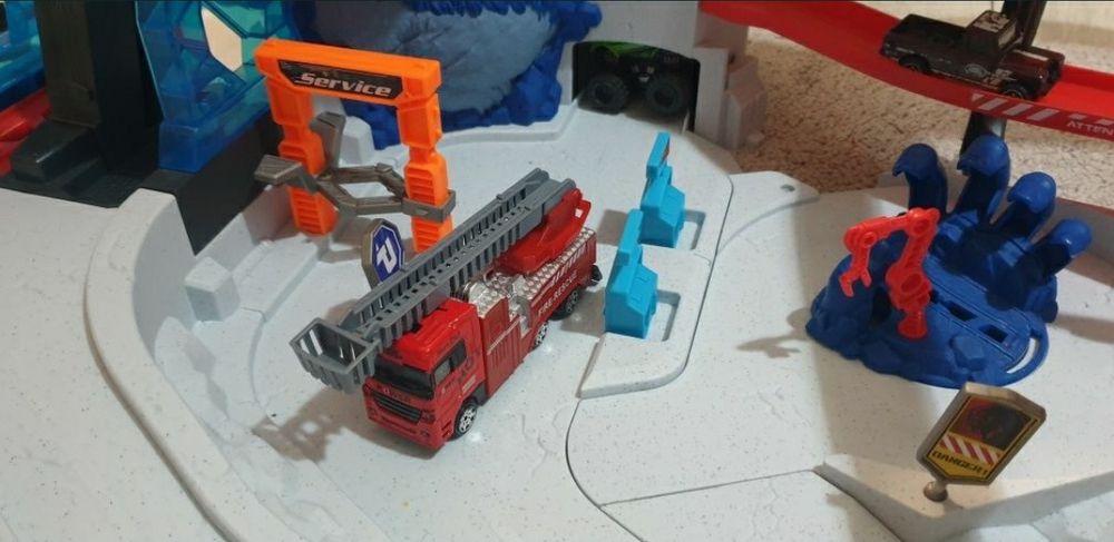 Joc Pista masini  Metal Machines - Atacul gorilei