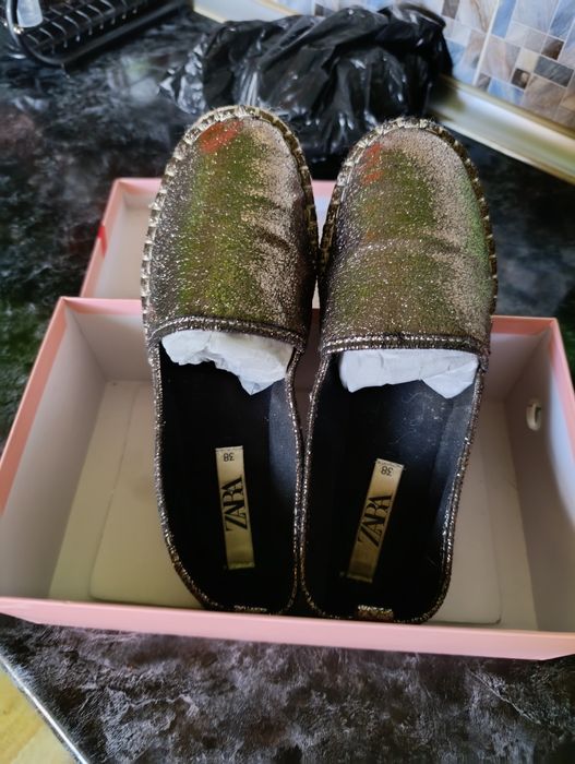 Продаётся женская обувь