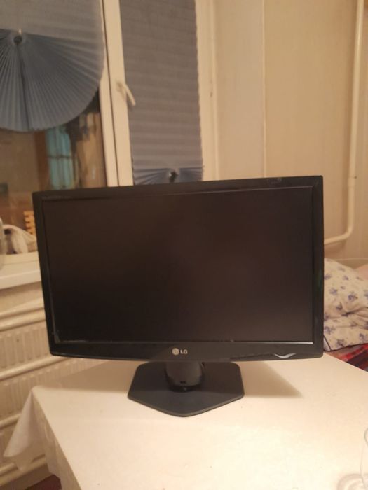 Монитор LG VGA...