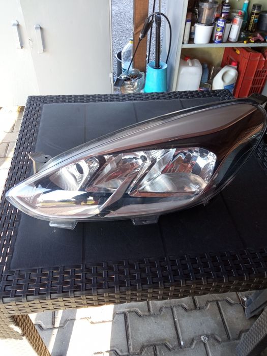 Ляв фар,за Форд Фиеста 2018г