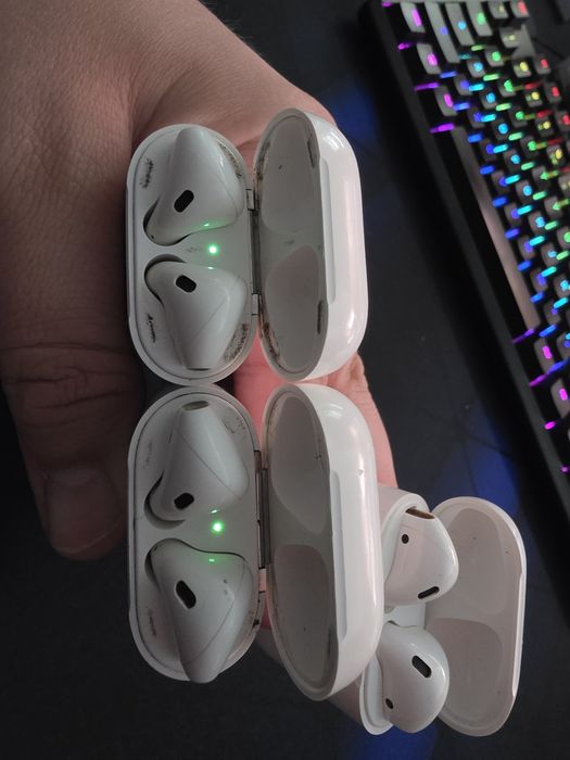 Lot Apple Airpods
