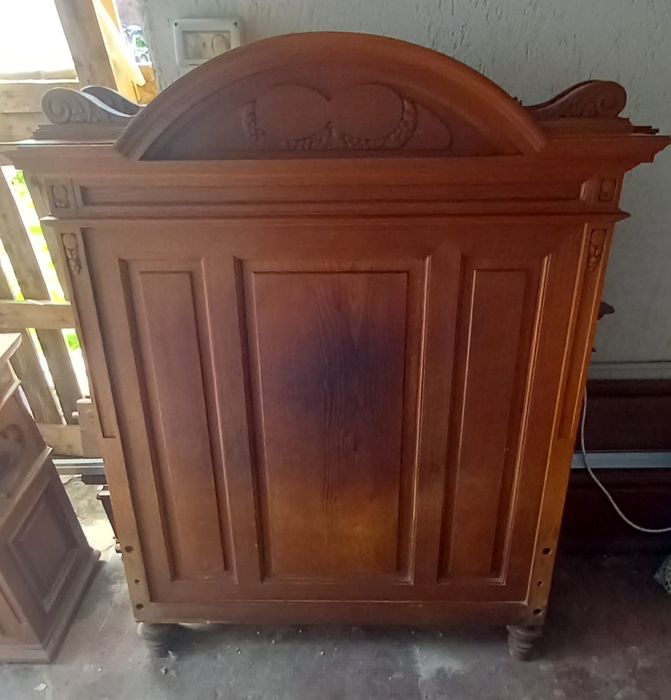 De vânzare pat și noptiere lemn masiv