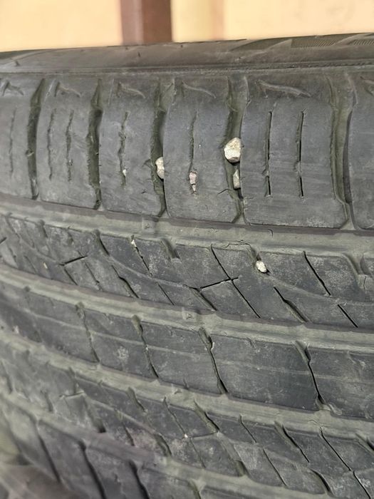 Продам комплект б/у шины 225/55/19
