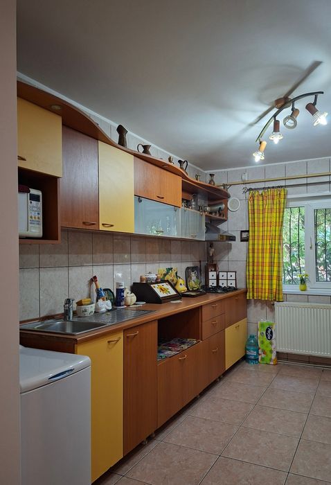 Închiriez apartament 2 camere, parter – Focșani, Central, lângă Liceul Cuza | Ideal pentru locuit sau ca spațiu comercial
