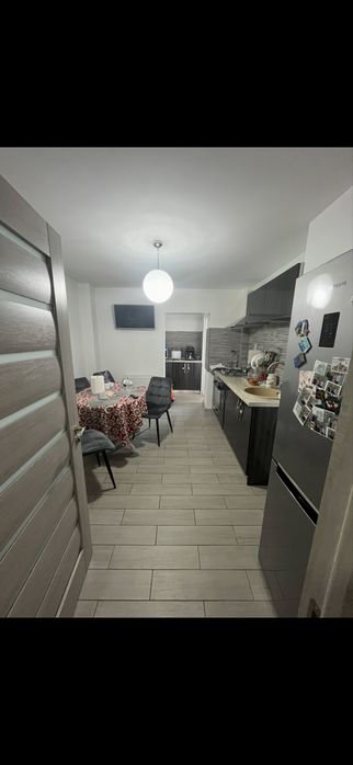 Vand apartament cu 4 camere