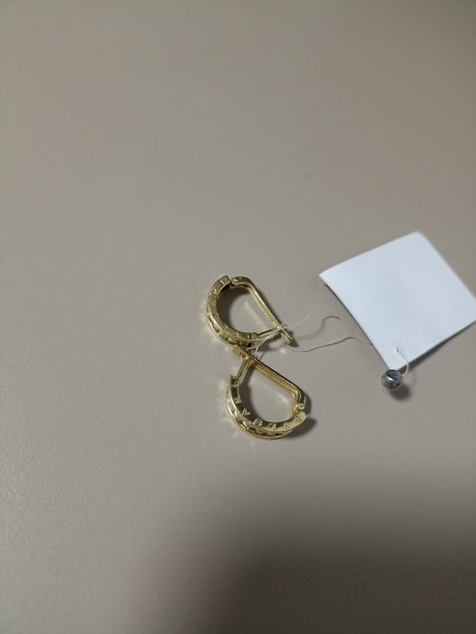 Срочно продам золотые серьги