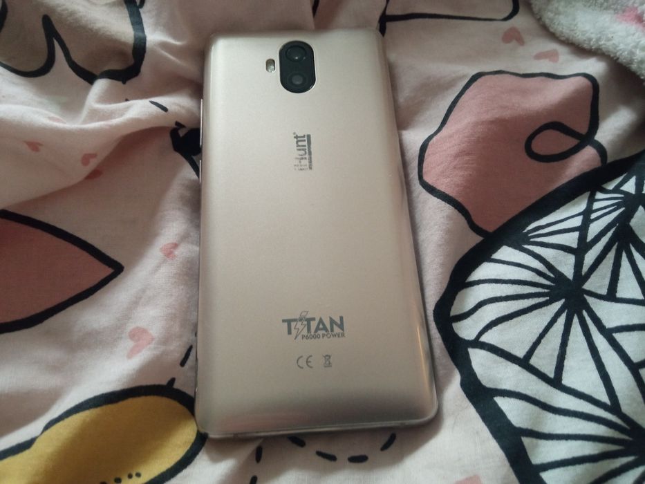 Vând telefon mobil smartphone Ihunt titan