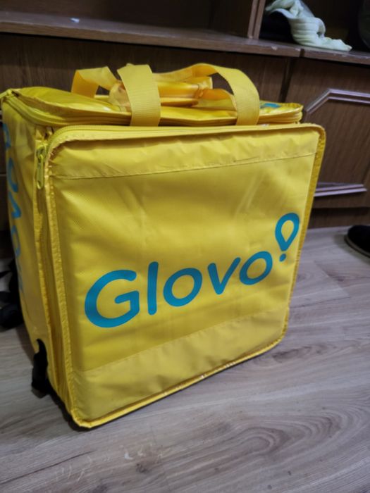 Vând geanta glovo