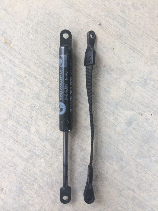 Амортизатор бардачка БМВ е 34