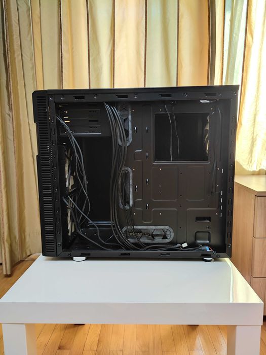 Кутия Fractal Define R4