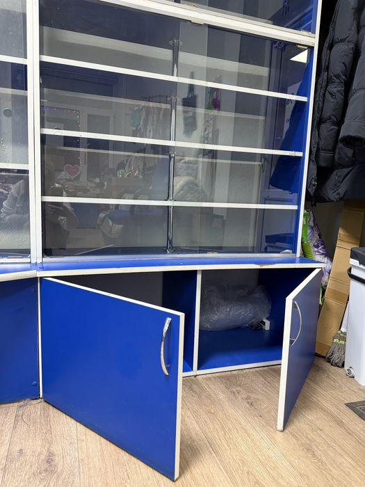 Продам витрины.