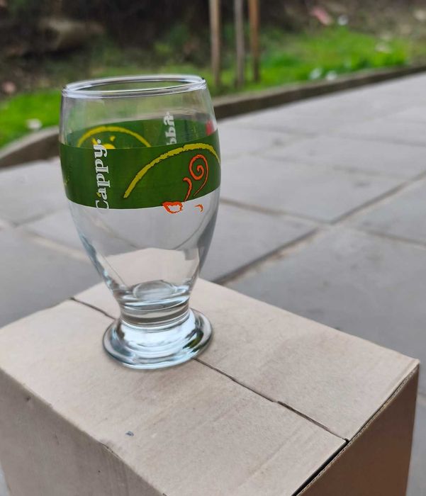 чаши Кока-кола, Капи и Банкя