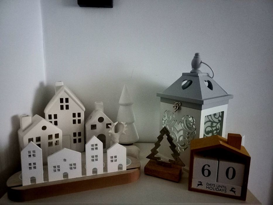 Brad artificial de craciun si decoratiuni