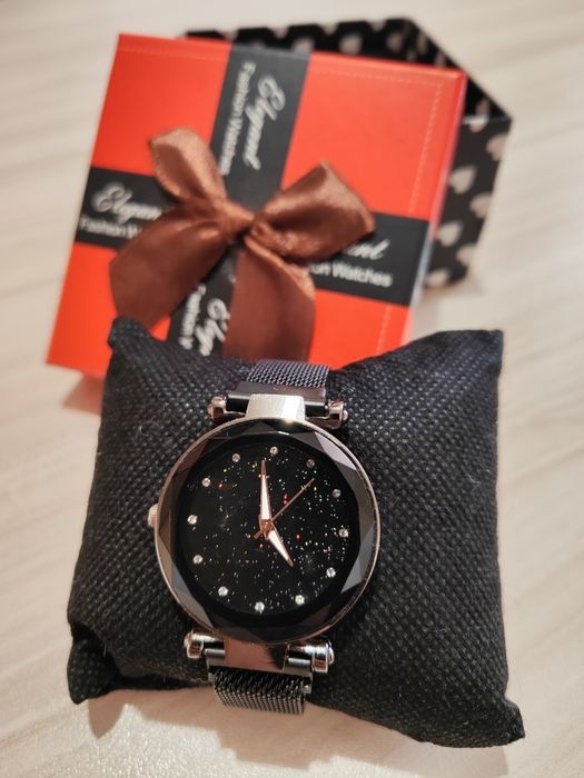 Черен дамски часовник