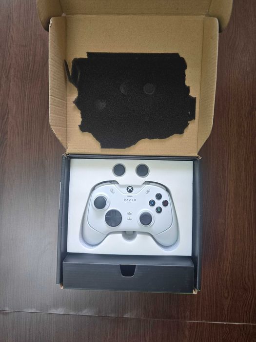 Razer Wolverine v2 chroma