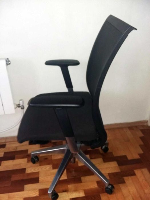 Офис стол TECHO подвижен анатомична облегалка мрежа